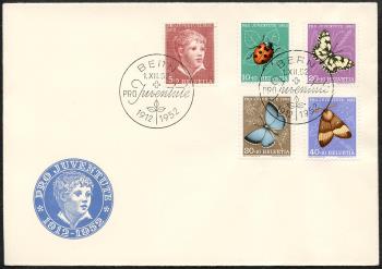 Thumb-1: J143-J147 - 1952, Portrait d'un garçon et d'insectes